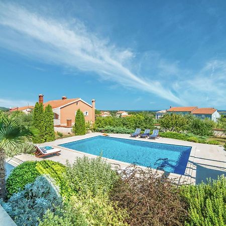 Spacious Detached Villa With Pool Ližnjan Exterior foto